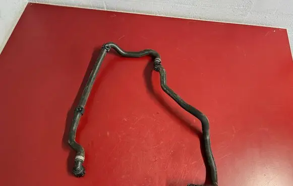 Engine coolant pipe/hose