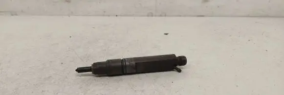 Audi A6 S6 C4 4A Fuel injector 046130201B