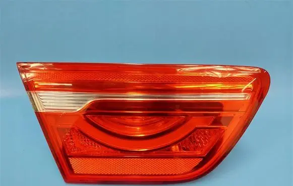 Jaguar XE Tailgate rear/tail lights