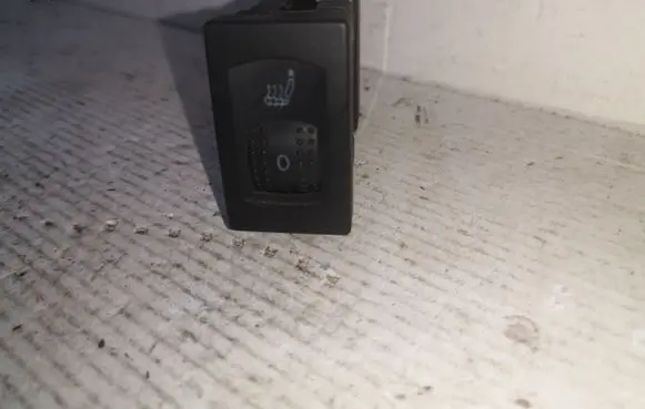 Volkswagen PASSAT B5.5 Seat heating switch 3B0963563G