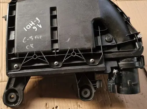 Citroen C3 Picasso Air filter box cover 9673061080