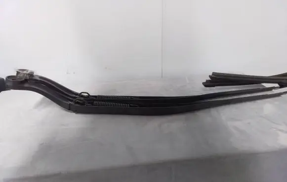 Chrysler Pacifica Front wiper blade arm 2586