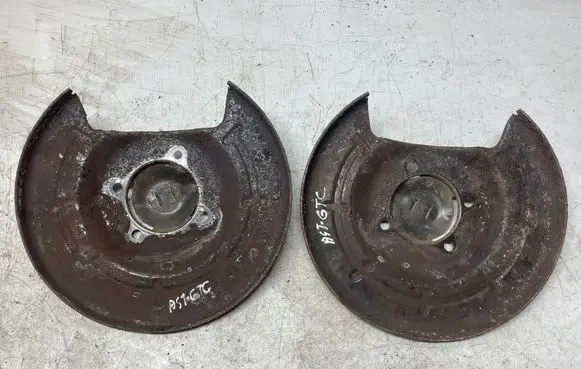 Opel Astra J Rear brake disc plate dust cover 