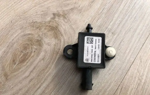 Mercedes-Benz E AMG W212 Airbag deployment crash/impact sensor A2129056501 2129056501 5WK44804