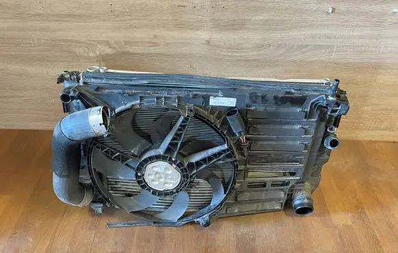 BMW 1 F40 Radiator set 8596237