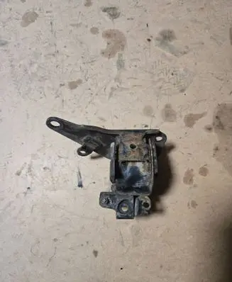 Toyota Corolla Verso E121 Gearbox mount 