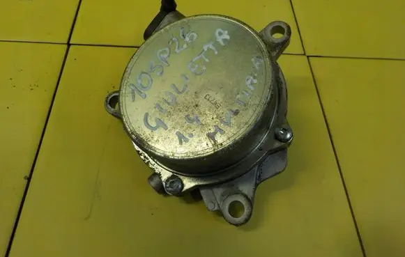 Alfa Romeo Giulietta Vacuum pump 10SP26