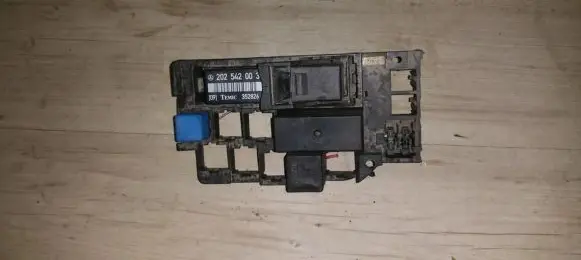 Mercedes-Benz C W202 Fuse box set 2025420032