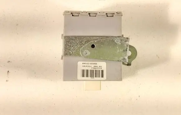 Toyota Corolla E120 E130 Door central lock control unit/module 8974102050