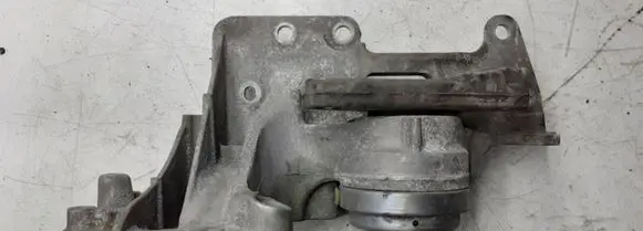 Nissan Qashqai Engine mount bracket