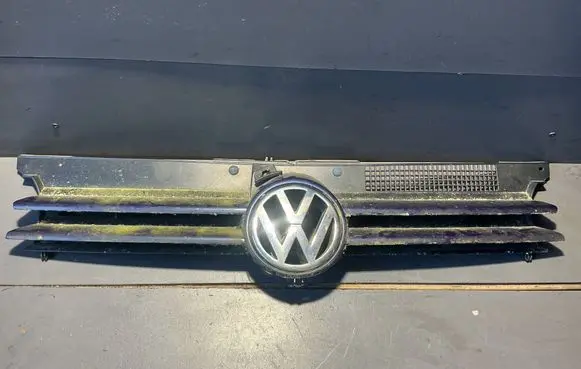 Volkswagen Golf IV Front bumper upper radiator grill 1J0853655F 1J0853651F