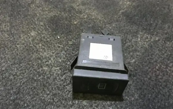 Volkswagen PASSAT B5 Windscreen/window heater switch 3b0959621c
