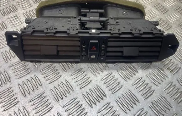 BMW 5 E39 Dash center air vent grill 6910734 141218