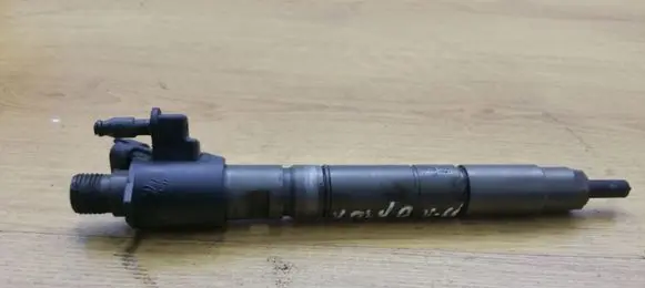Volvo V60 Fuel injector 31303238