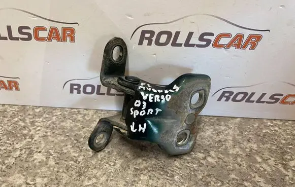 Toyota Avensis Verso Front door lower hinge 