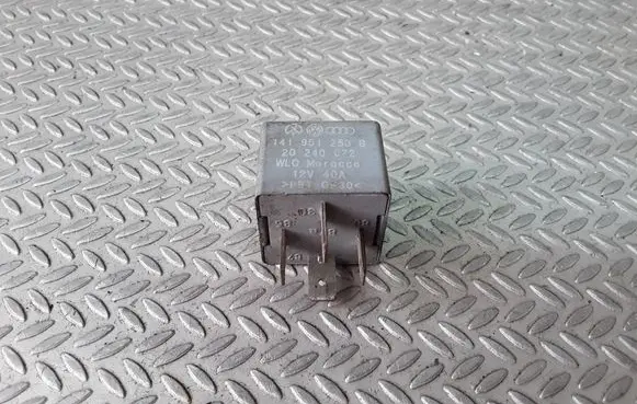 Volkswagen PASSAT B5.5 Other relay 141951253B