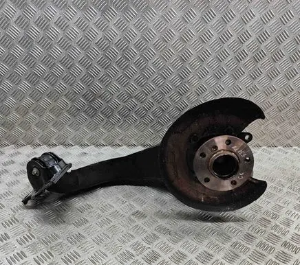 BMW 2 F44 Rear wheel hub 8842879 6891921