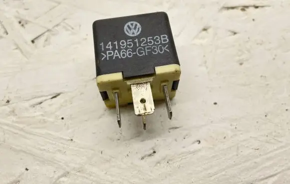 Volkswagen Transporter - Caravelle T4 Other relay 141951253B