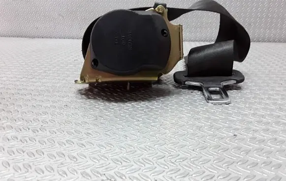 Rear seatbelt