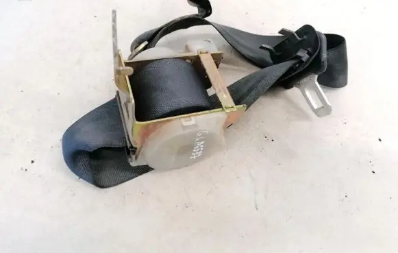 Hyundai Elantra Rear seatbelt