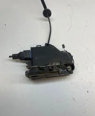 Volkswagen Jetta V Front door lock 3D1937015