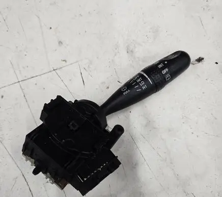 Toyota Yaris Wiper control stalk 173647