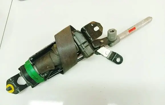 Volvo V70 Front seatbelt 8665868