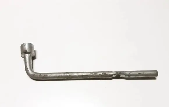 Suzuki Grand Vitara II Wheel nut wrench 