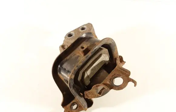 Toyota Yaris Engine mount bracket 123620J010