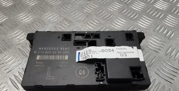 Mercedes-Benz E W211 Door control unit/module 2118200326