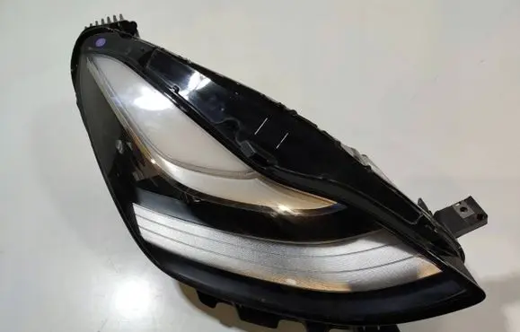 Tesla Model 3 Headlight/headlamp 1077376-00-C