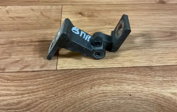 Volkswagen Touareg II Front door upper hinge 8K0831402A A046574