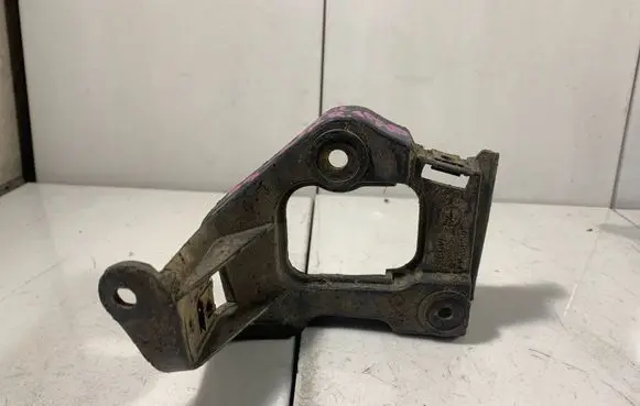 Audi A6 S6 C5 4B Fender mounting bracket 4B0853921B
