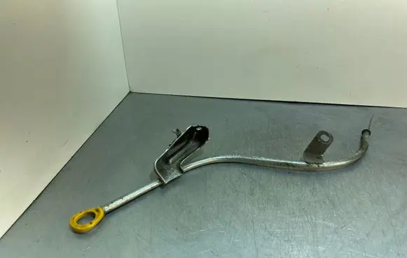 Toyota Prius (XW50) Oil level dip stick 