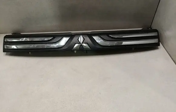 Mitsubishi Outlander Front grill 7405A743