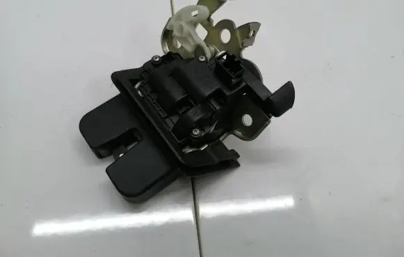 Audi A6 S6 C7 4G Tailgate/trunk/boot lock/catch/latch 8R0827505