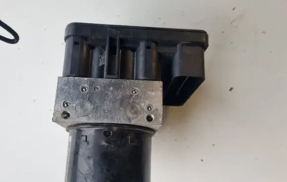 Ford Focus ABS Pump 8M51-2B373-AA