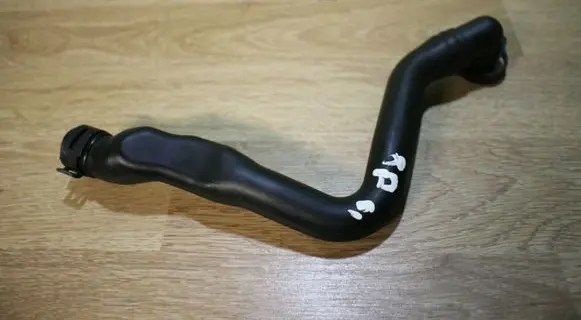 Audi A3 S3 8P Breather/breather pipe/hose 06F103217