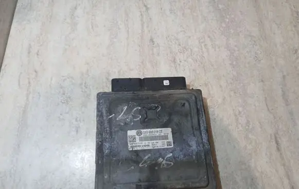 Volkswagen PASSAT B6 Engine control unit/module 03G906018CE