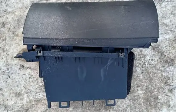 Glove box