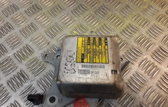 Lexus IS 200-300 Airbag control unit/module 8917053040