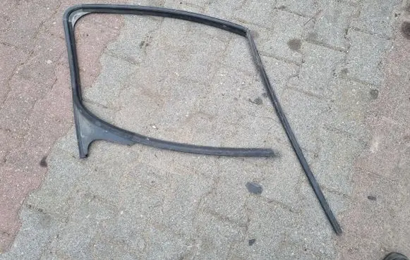 Peugeot Partner Front door glass trim molding 9680390780