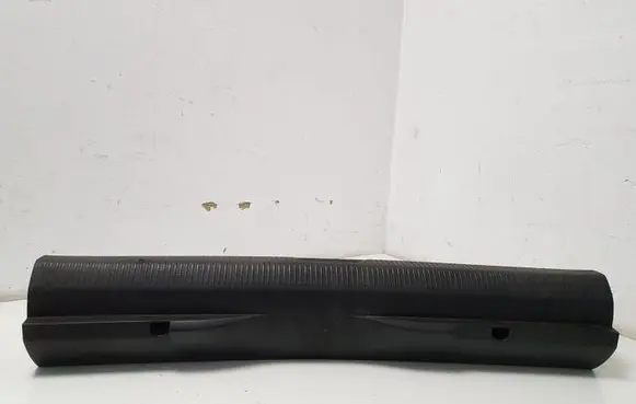 Trunk/boot sill cover protection