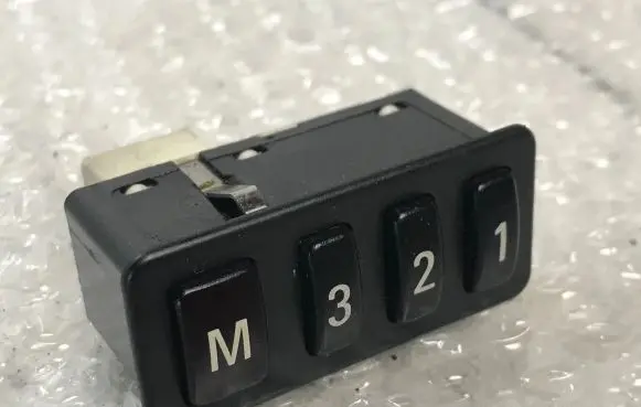 BMW 5 E39 Seat memory switch 8352160