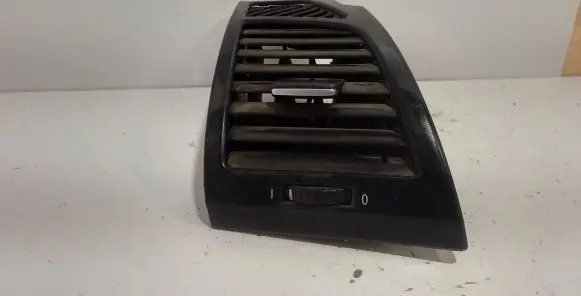 BMW 1 E81 E87 Dashboard side air vent grill/cover trim 705918812 5160 P0102044