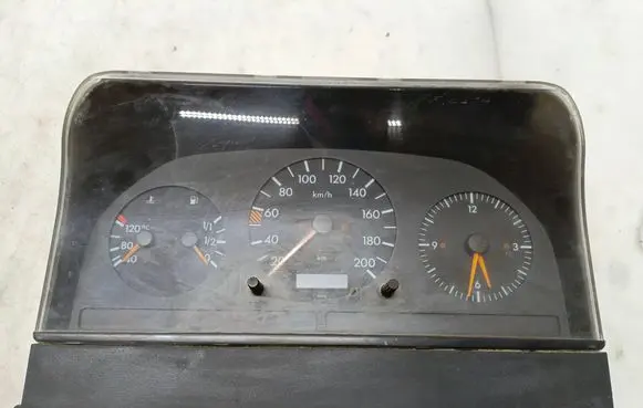 Volkswagen II LT Speedometer (instrument cluster) 0063425301