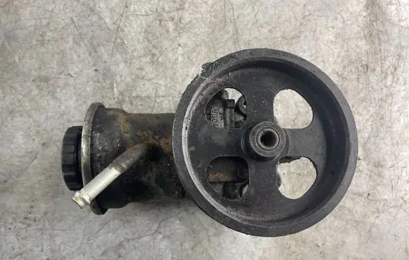 Toyota Corolla Verso AR10 Power steering pump