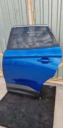 Opel Grandland X Rear door