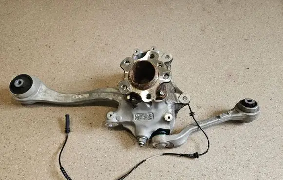 BMW 4 G22 G23 G24 G26 Front wheel hub spindle knuckle 6877143 6894661