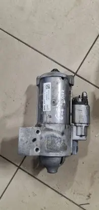 BMW 5 G30 G31 Starter motor 8588898
